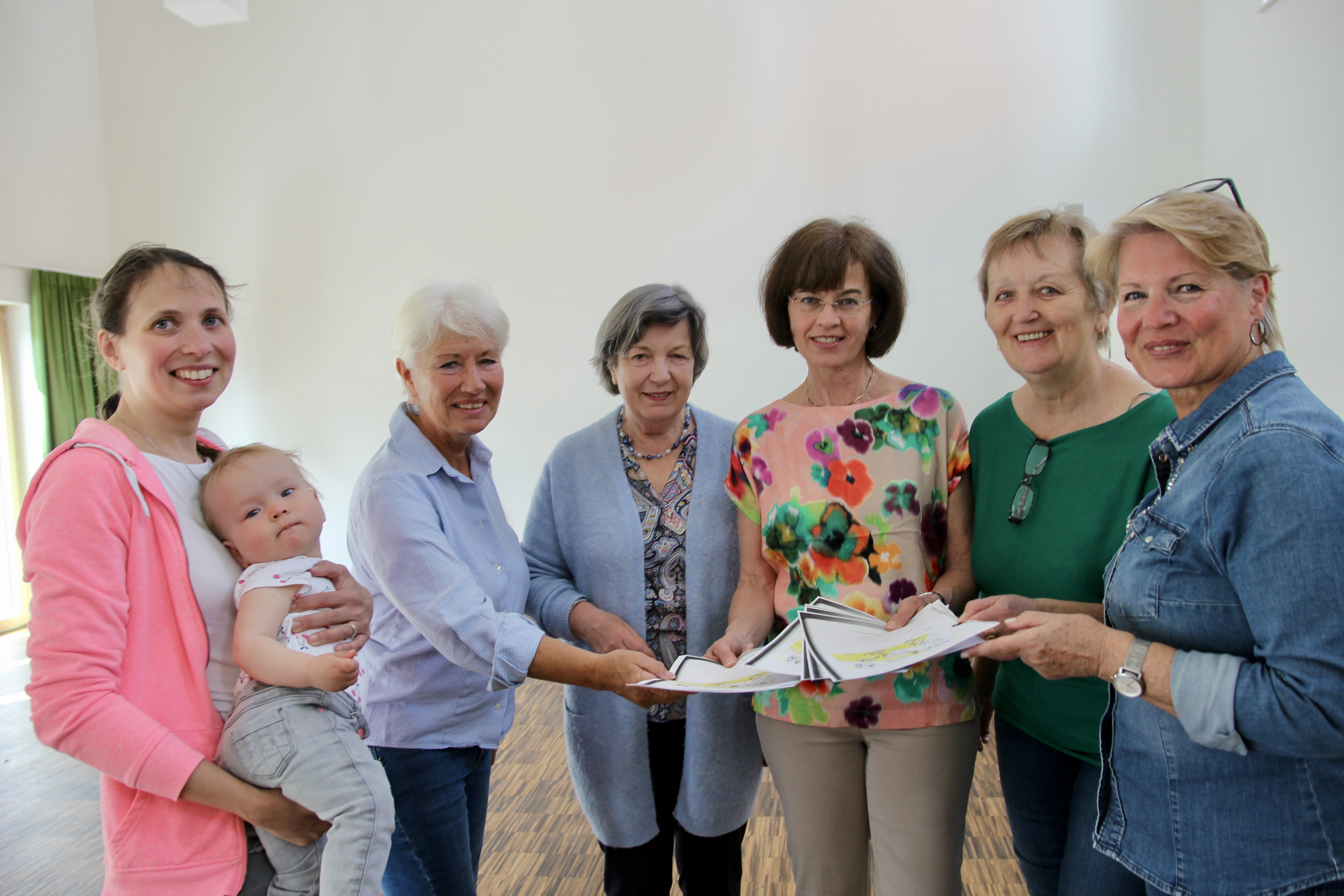 Sechs aus rund 150: so viele Ehrenamtliche gibt es münchenweit, die sich bei „Mama lernt deutsch“ engagieren.