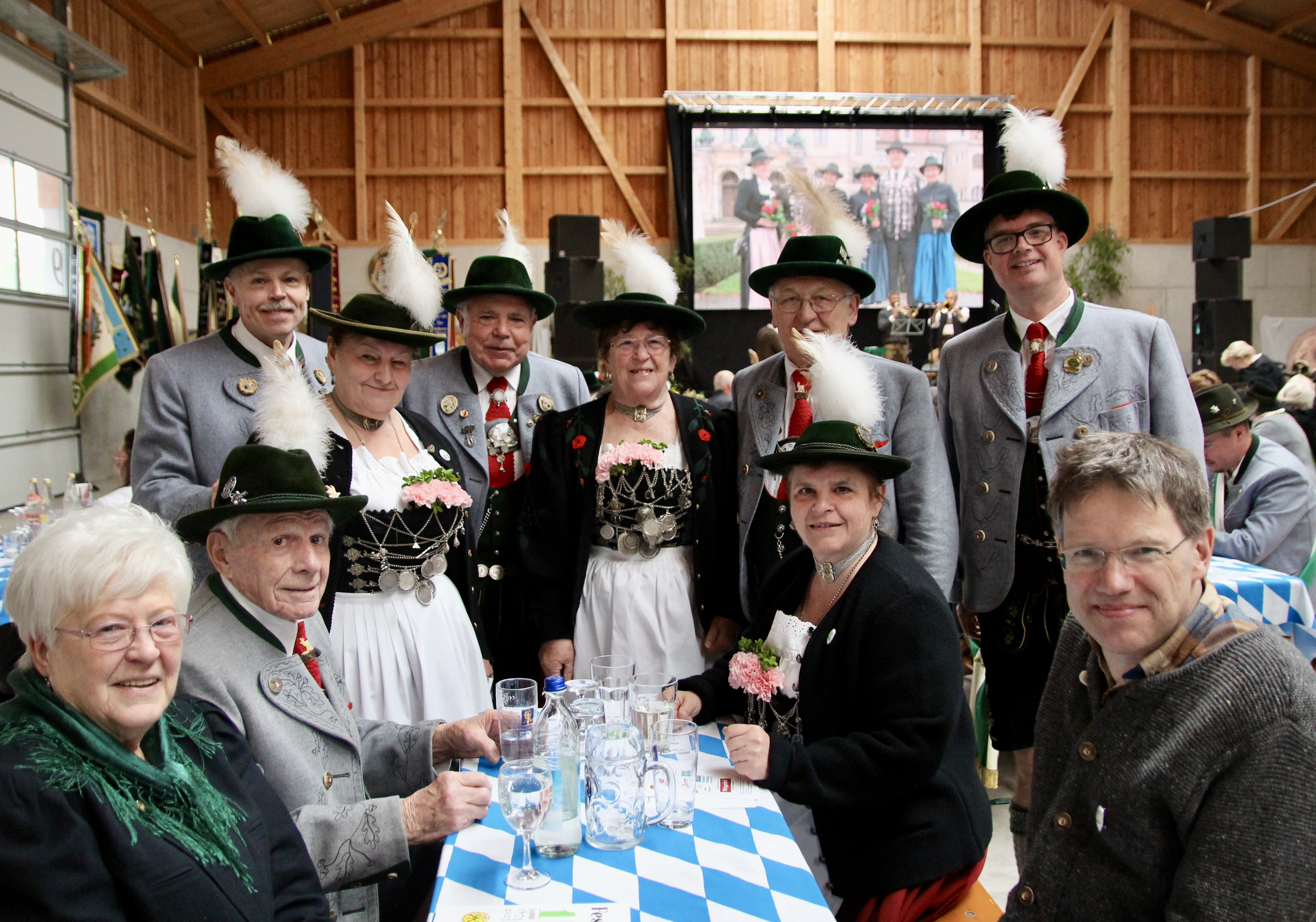 Unter den Gästen war auch der Gebirgstrachtenverein Almfrieden…