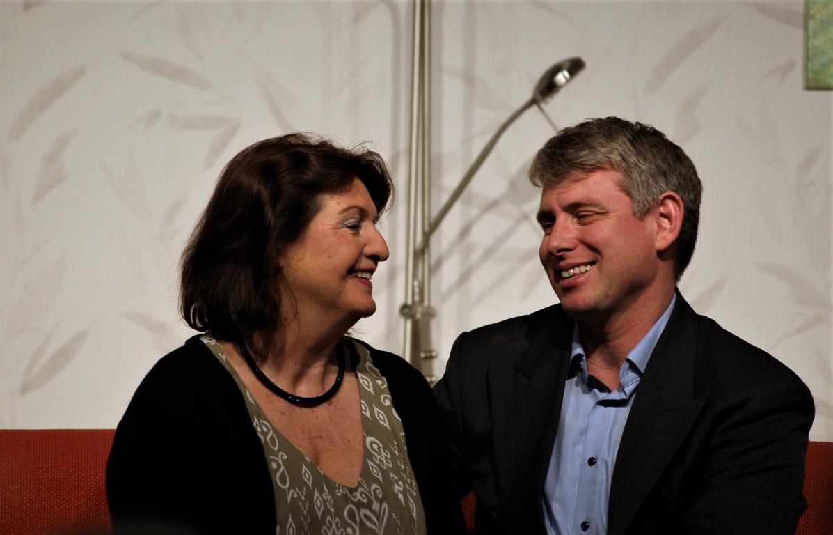 Claudia lädt ihren Liebhaber Robert zu einer gemeinsam die Nacht in ihre Wohnung ein. 