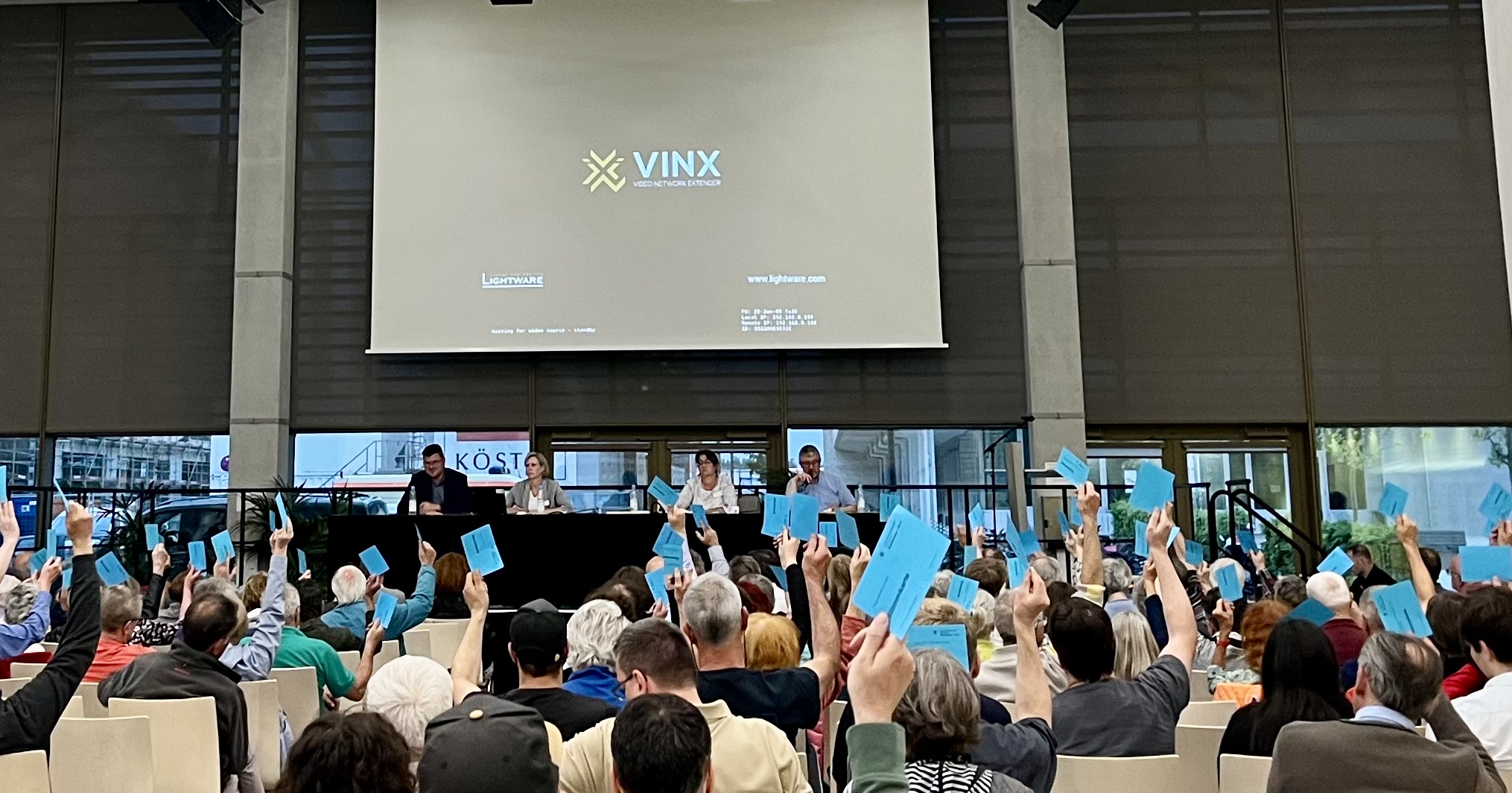 Es wäre noch etwas Platz in der Freihamer Mensa gewesen: rund 200 Besucher kamen zur Bürgerversammlung.