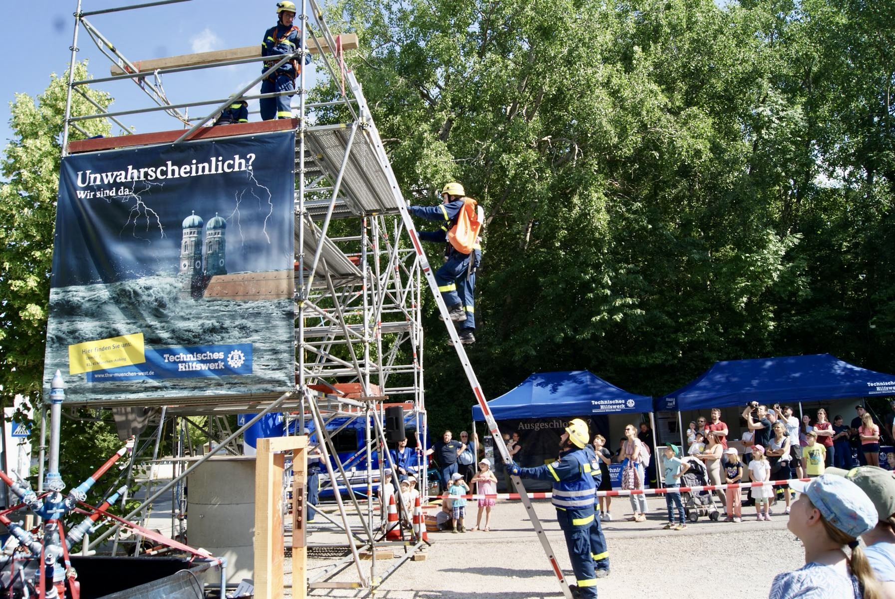 Sommerfest und Tag der Offenen Tür auf der Aubinger Tenne mit Vorführungen vom THW …
