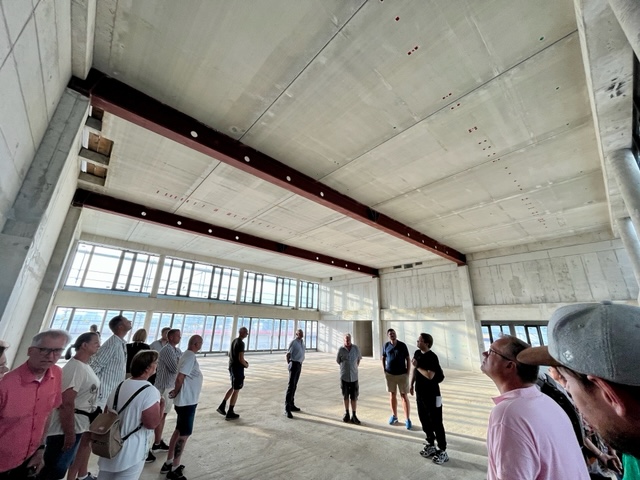 Der mega-große Freiraum kann später bis zu 400 Leute aufnehmen…