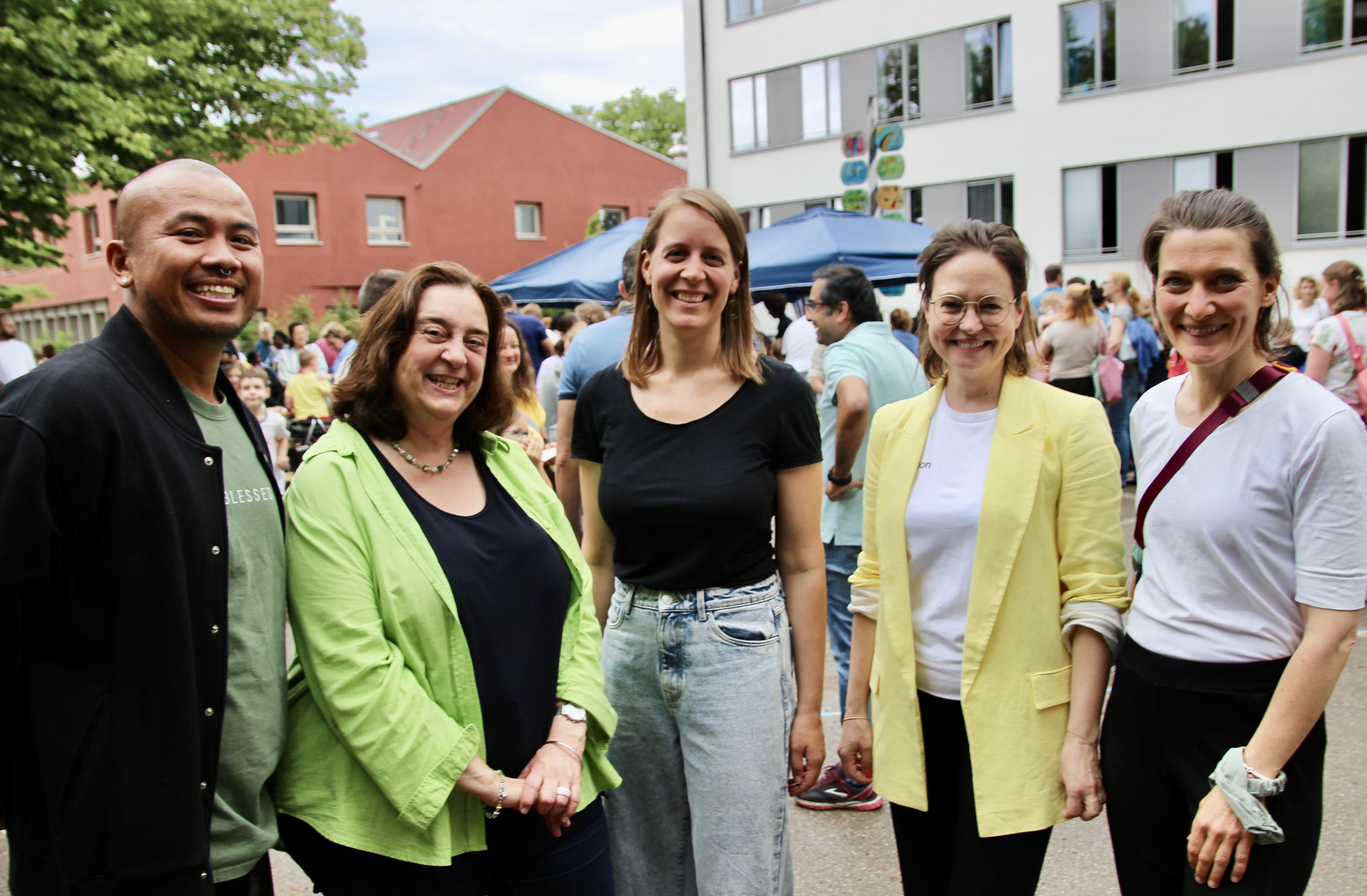 Dream-Team für die Limes-Schule mit Hip-Hop-Tänzer Aloun Phetmoi, Rektorin Patrizia Stingl, Judith Jäger und Catherine Leiter von der Staatsoper und Gesangsprofi Amelie Erhard, (v.l.)