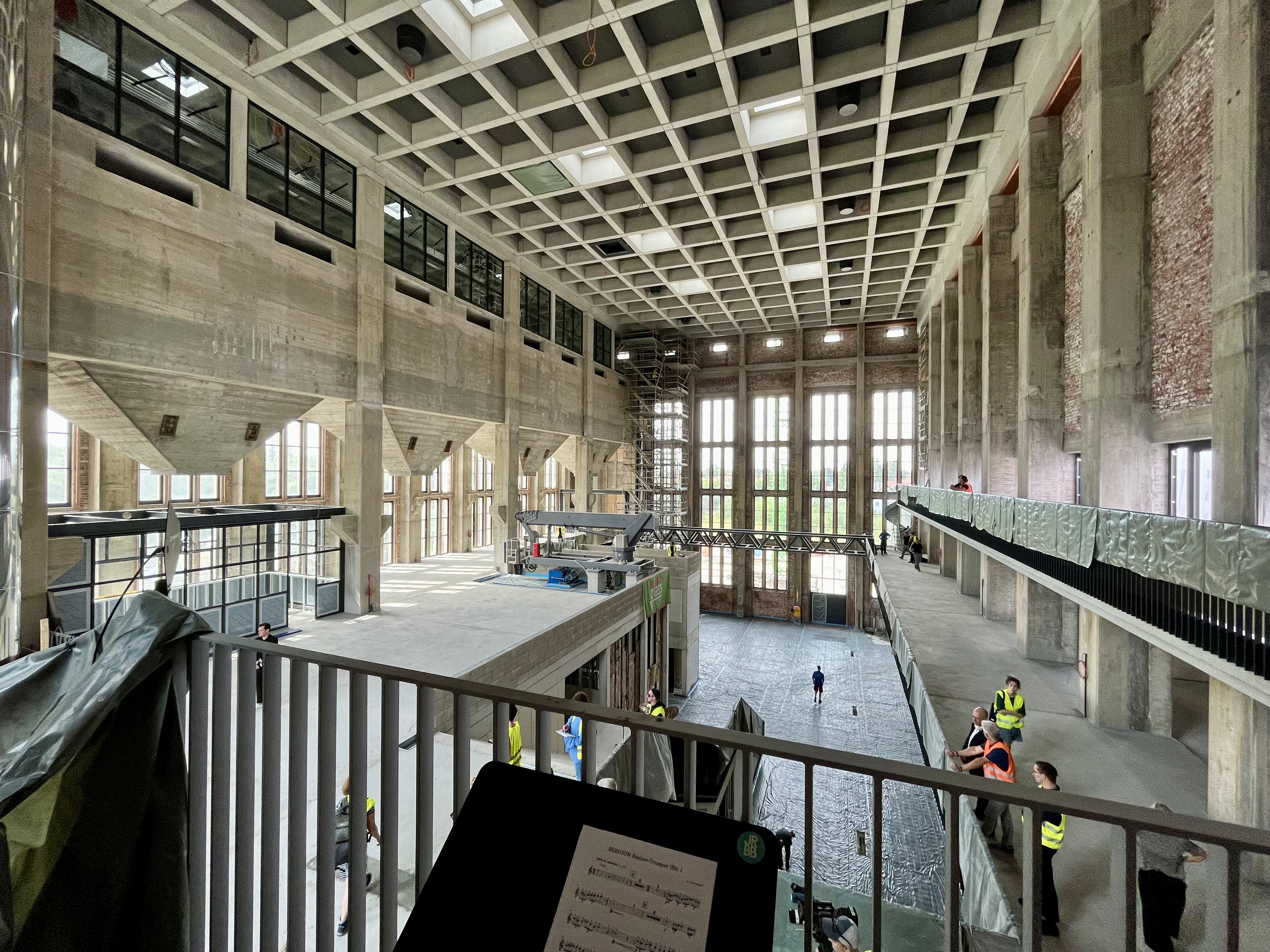 Die Bergson-Fanfare im fast fertigen Atrium