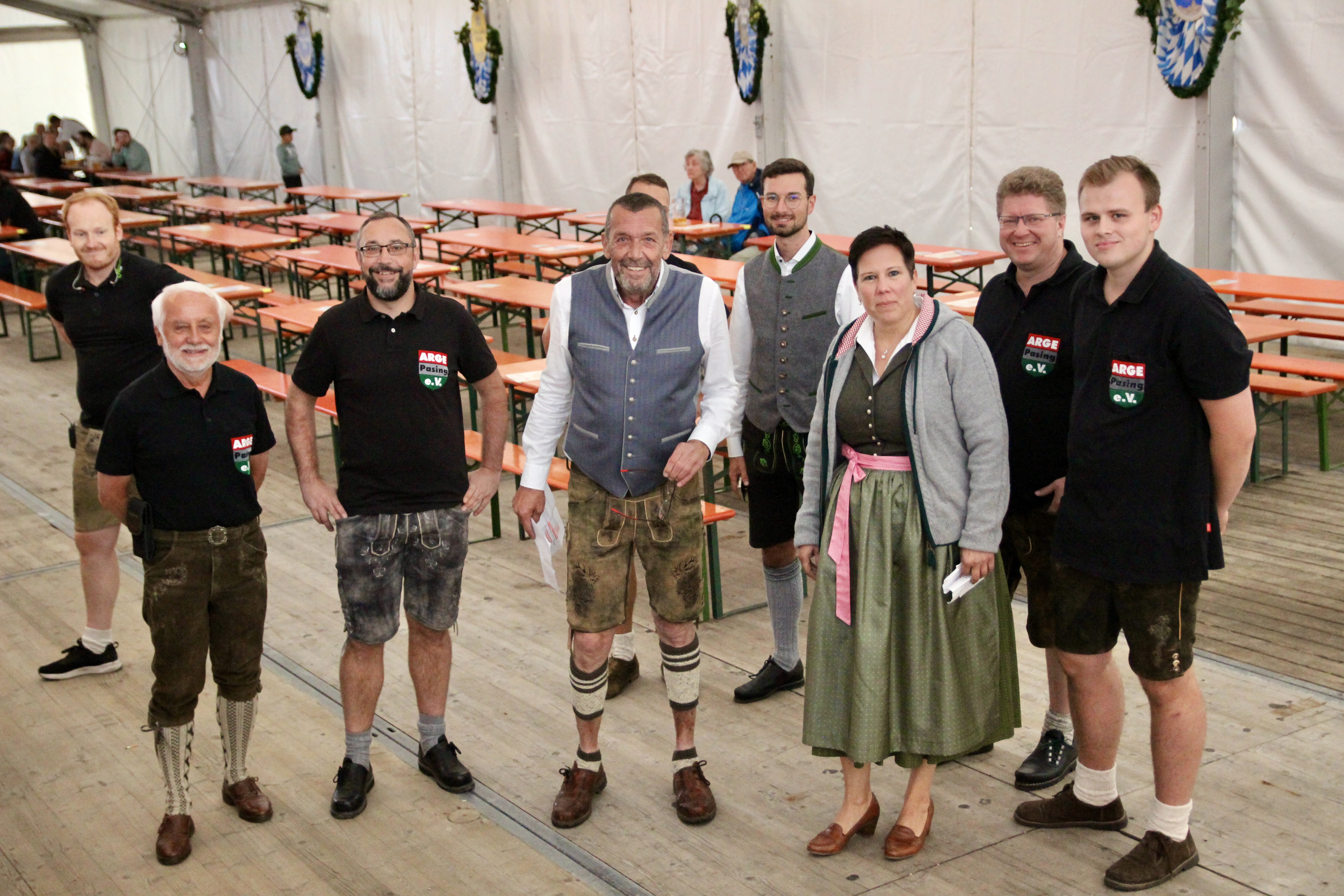 Die Wiesnräte mit Michael Bachinger, Markus Huber, Stefanie Denk, Festwirt Christoph Otto, Toni Hinkofer, Michael Hauff und Herbert Flammensbeck, v.r.