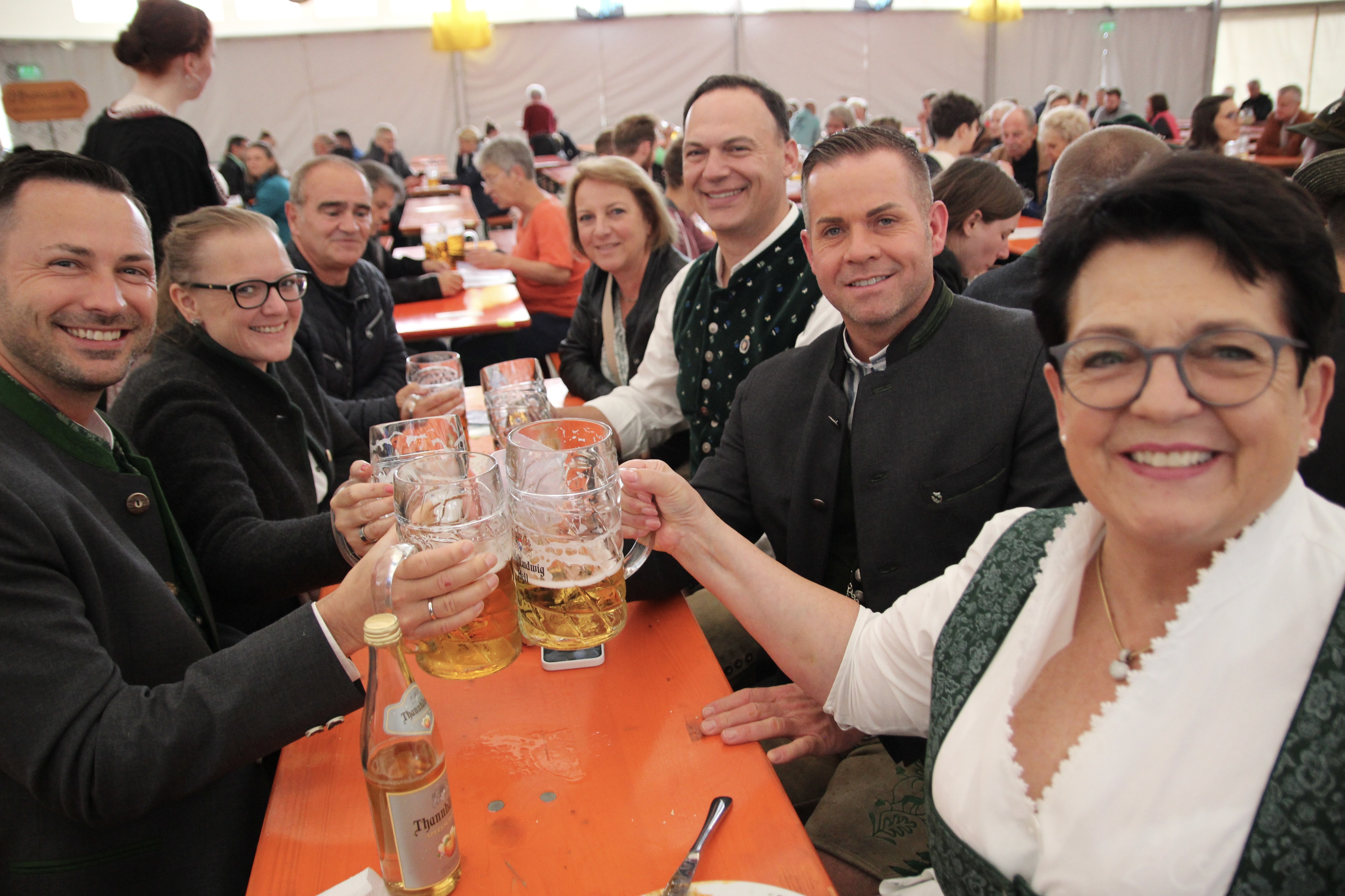 Gäste von der Aubinger Schützengesellschaft … .