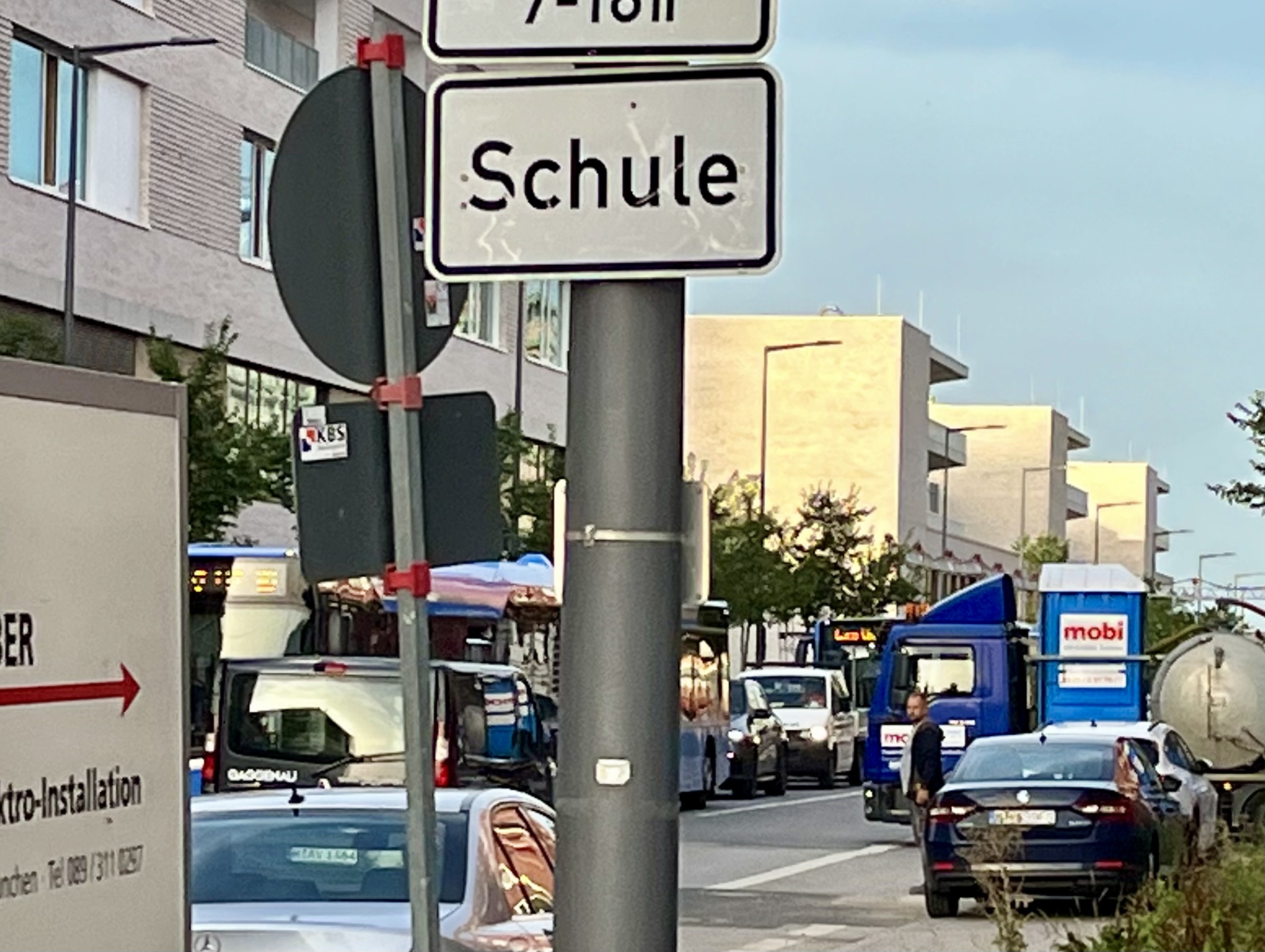 Schulweg an der Helmut-Schmidt-Allee