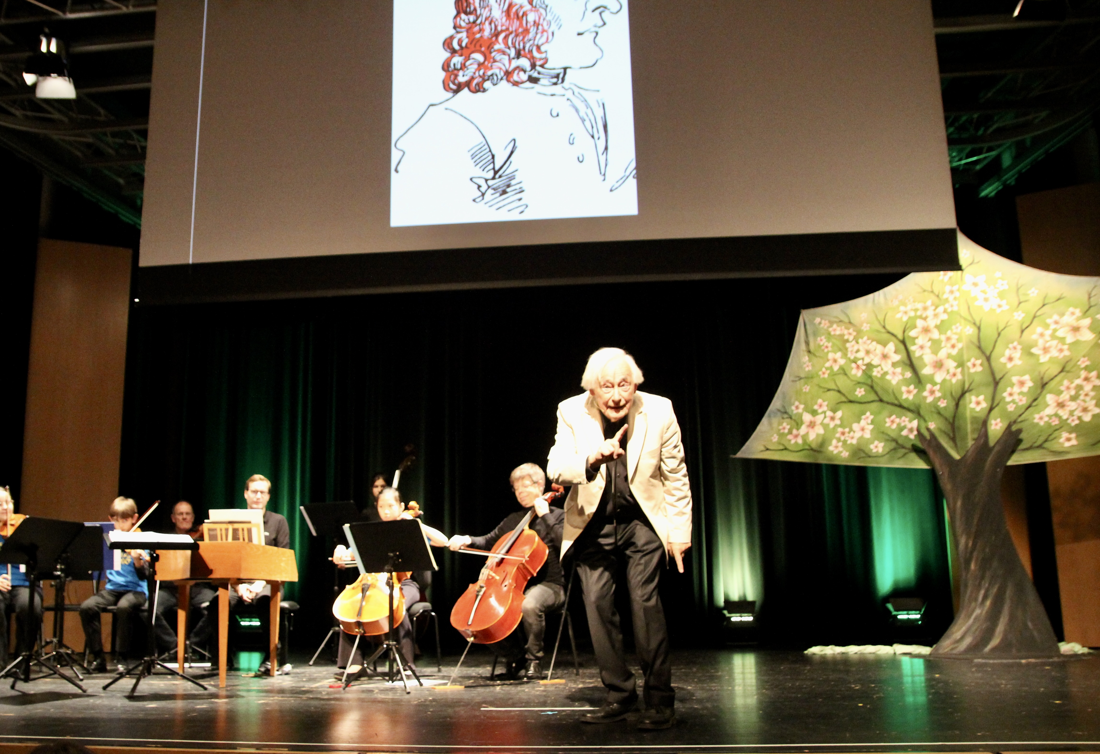 Heinrich Klug animierte sein Publikum zum Mitsingen und Mitklatschen.