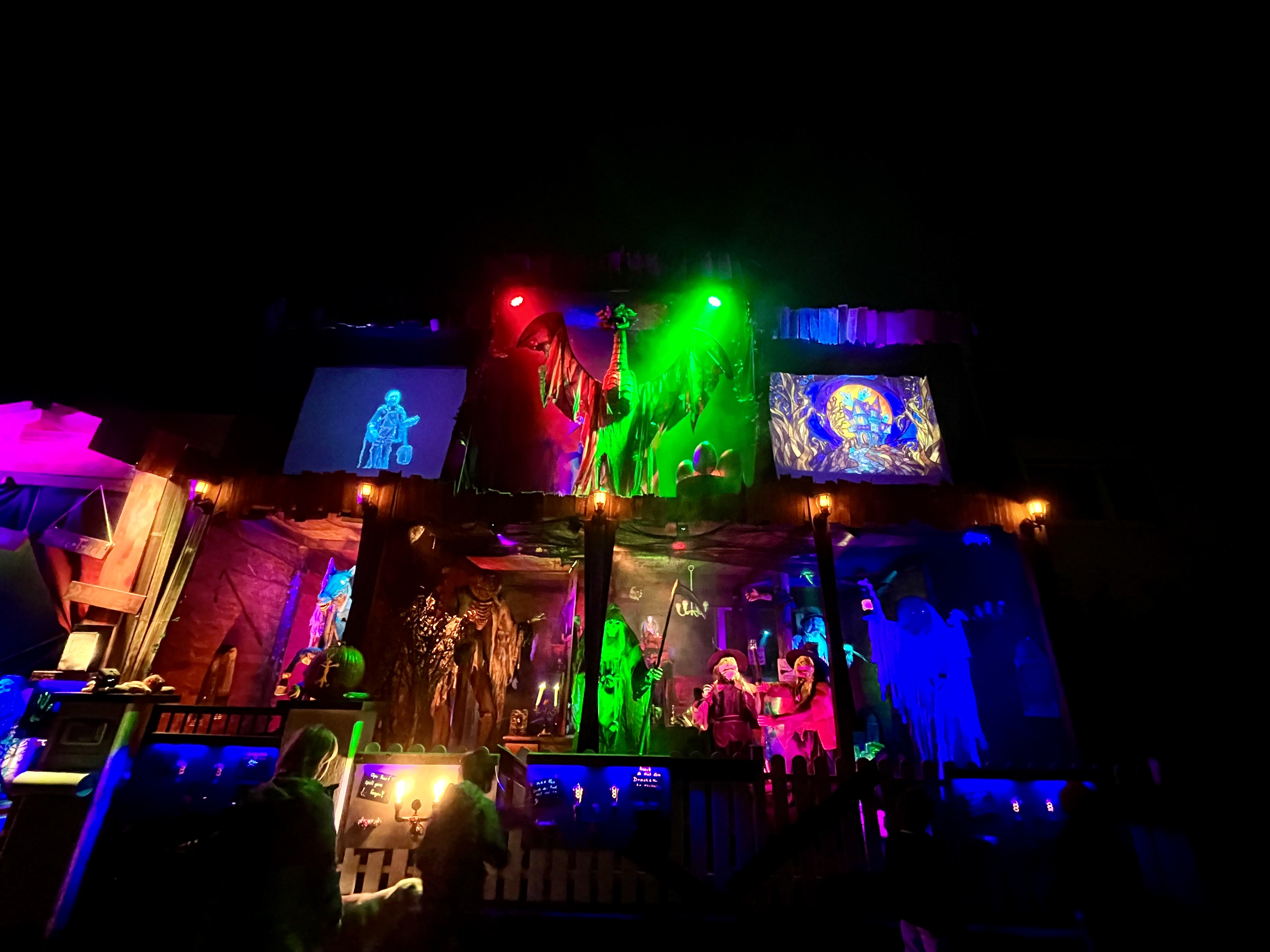 Die ultimative Halloween-Show zieht Abend für Abend jede Menge Fans an.