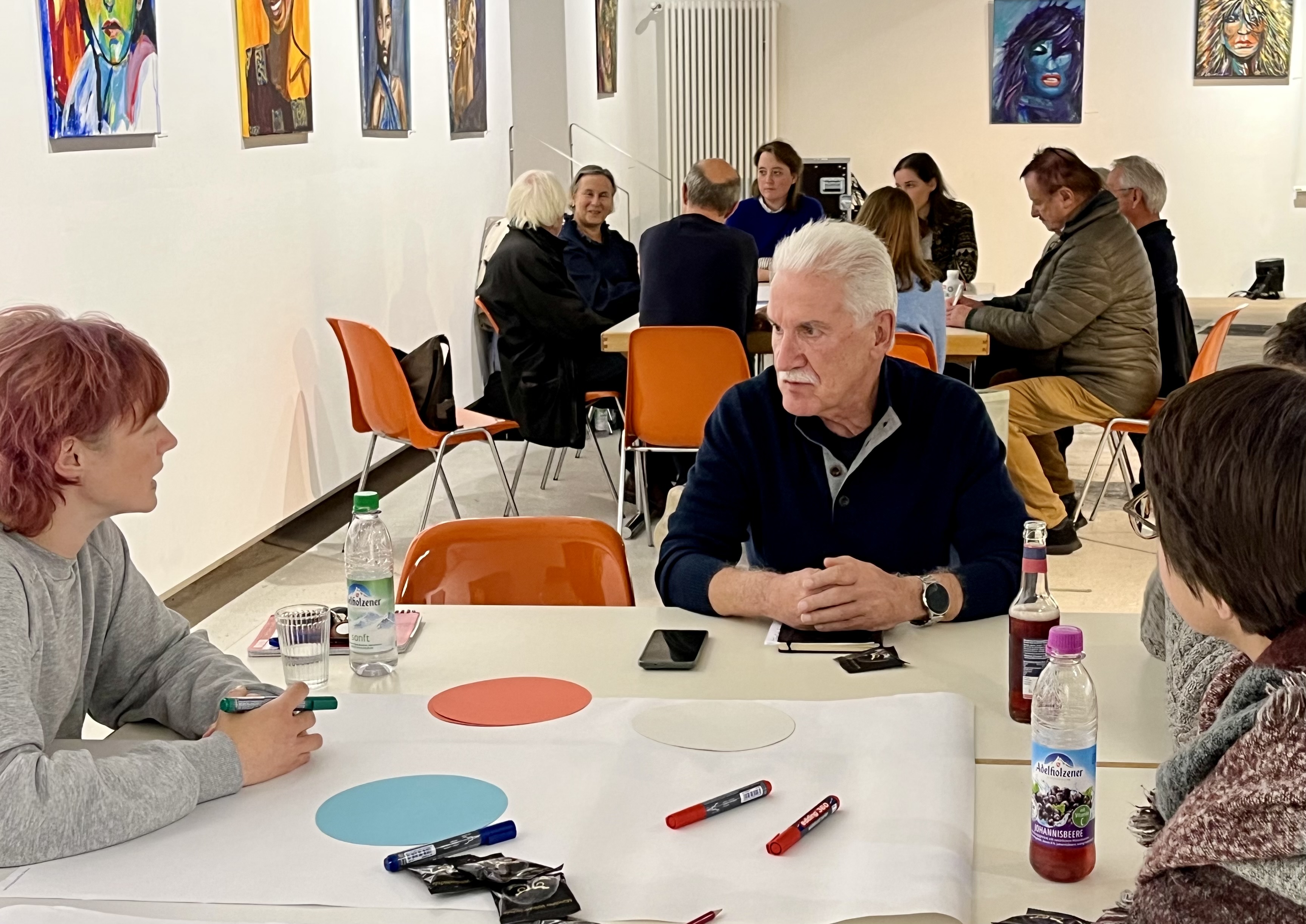 Im Gespräch bleiben! Julia Irländer vom Feierwerk und Jürgen Müller von der Bürgerinitiative Aubing-Neuaubing diskutierten über Formate für Jugendliche.