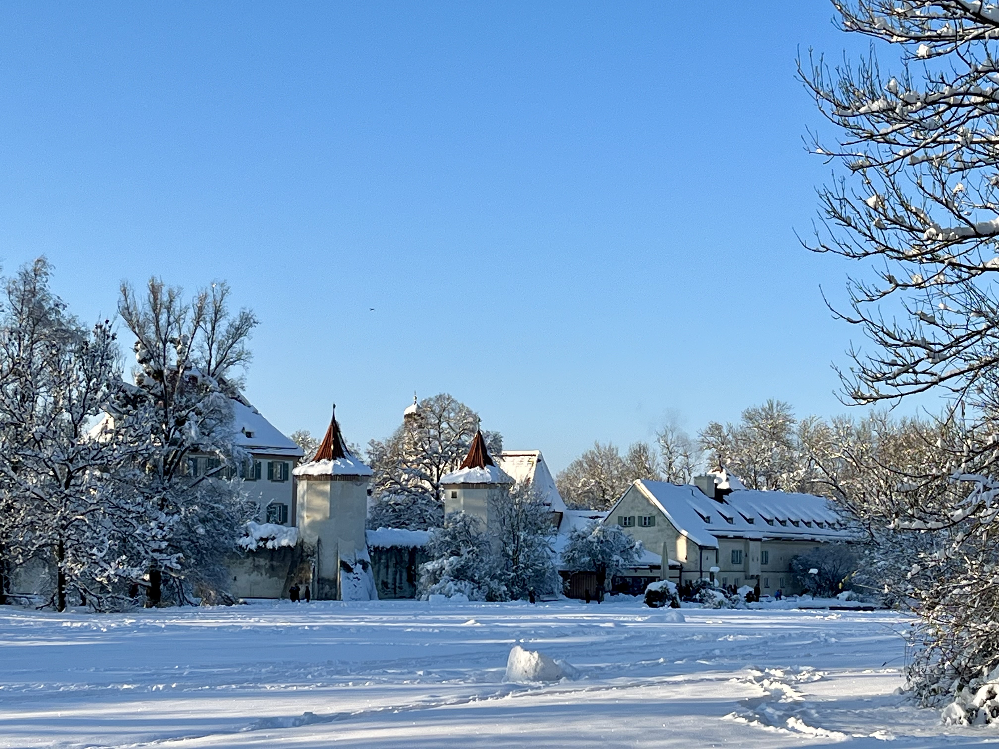 Die Blutenburger Weihnacht bei herrlich stimmungsvollem Winterwetter