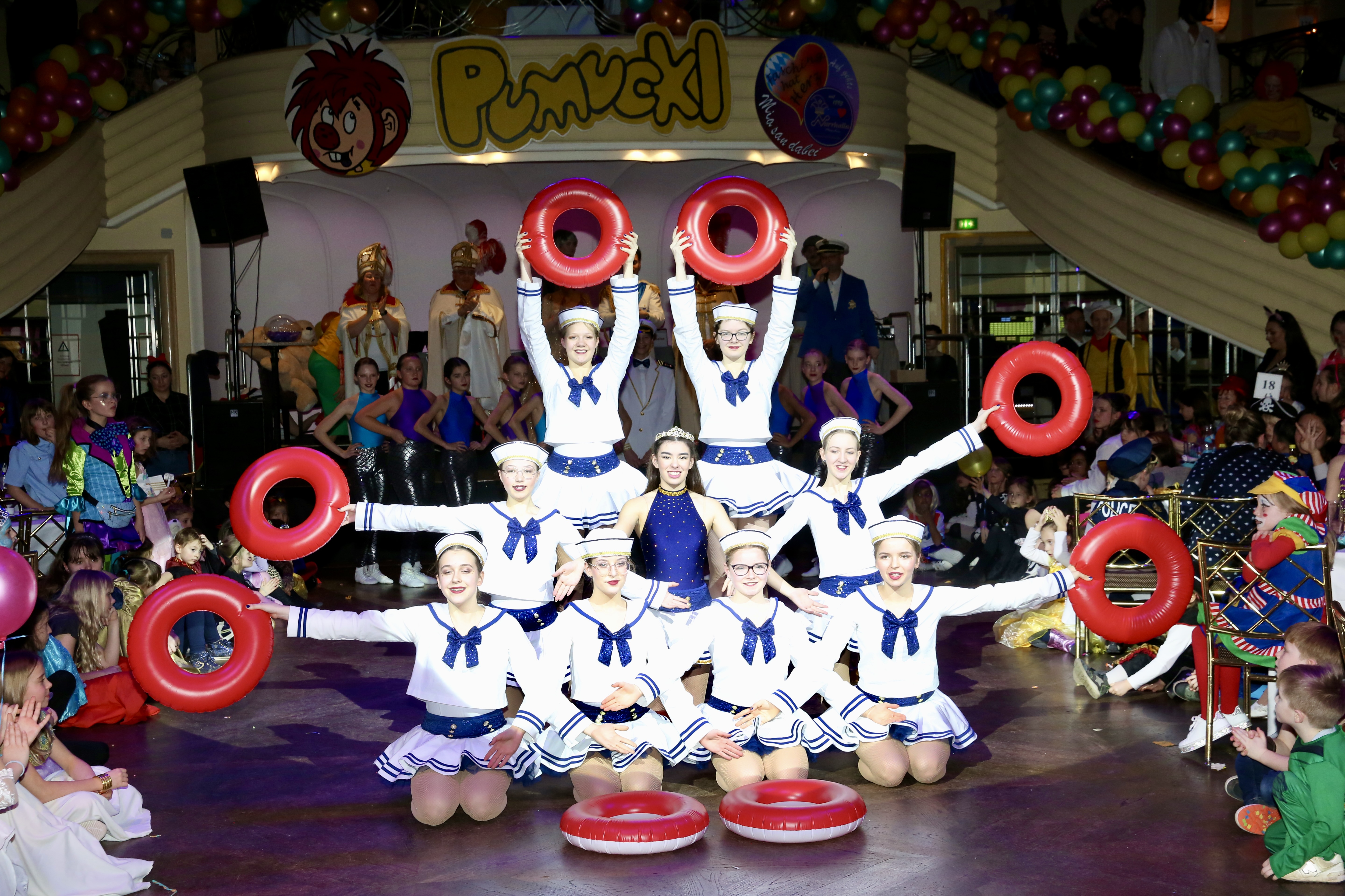 Um 17 Uhr tanzt die Kinder- und Jugendgarde der Narrhalla aus ihrem Programm “Auf hoher See”, Foto: Alexander Hartinger