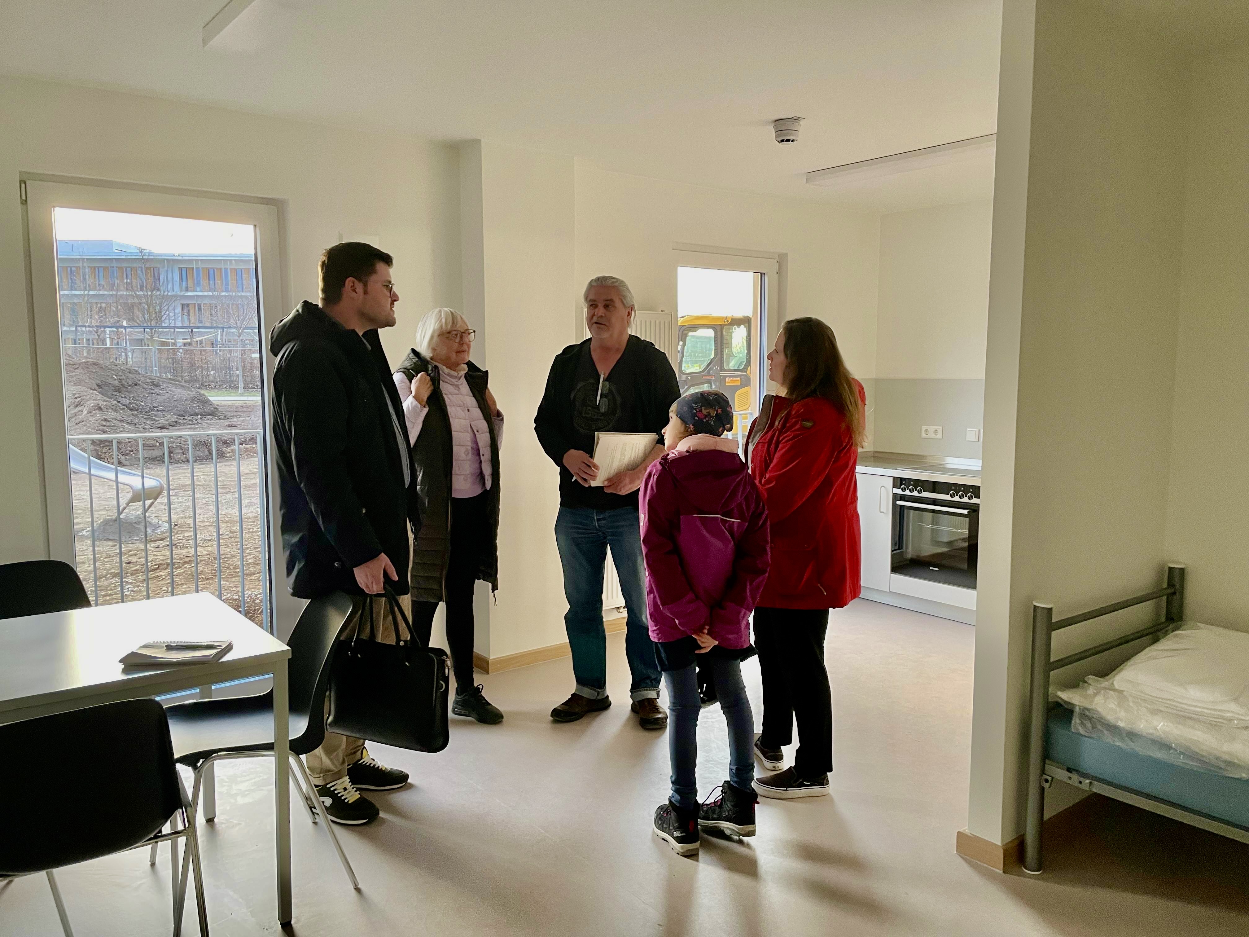 Viel Interesse am Tag der Offenen Tür, Sebastian Kriesel (links) im Gespräch mit Bürgern.