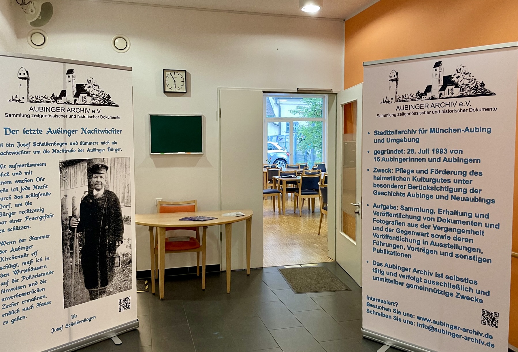 Zum Vortrag stellte das Archiv umfangreiche Informationen zur Verfügung.