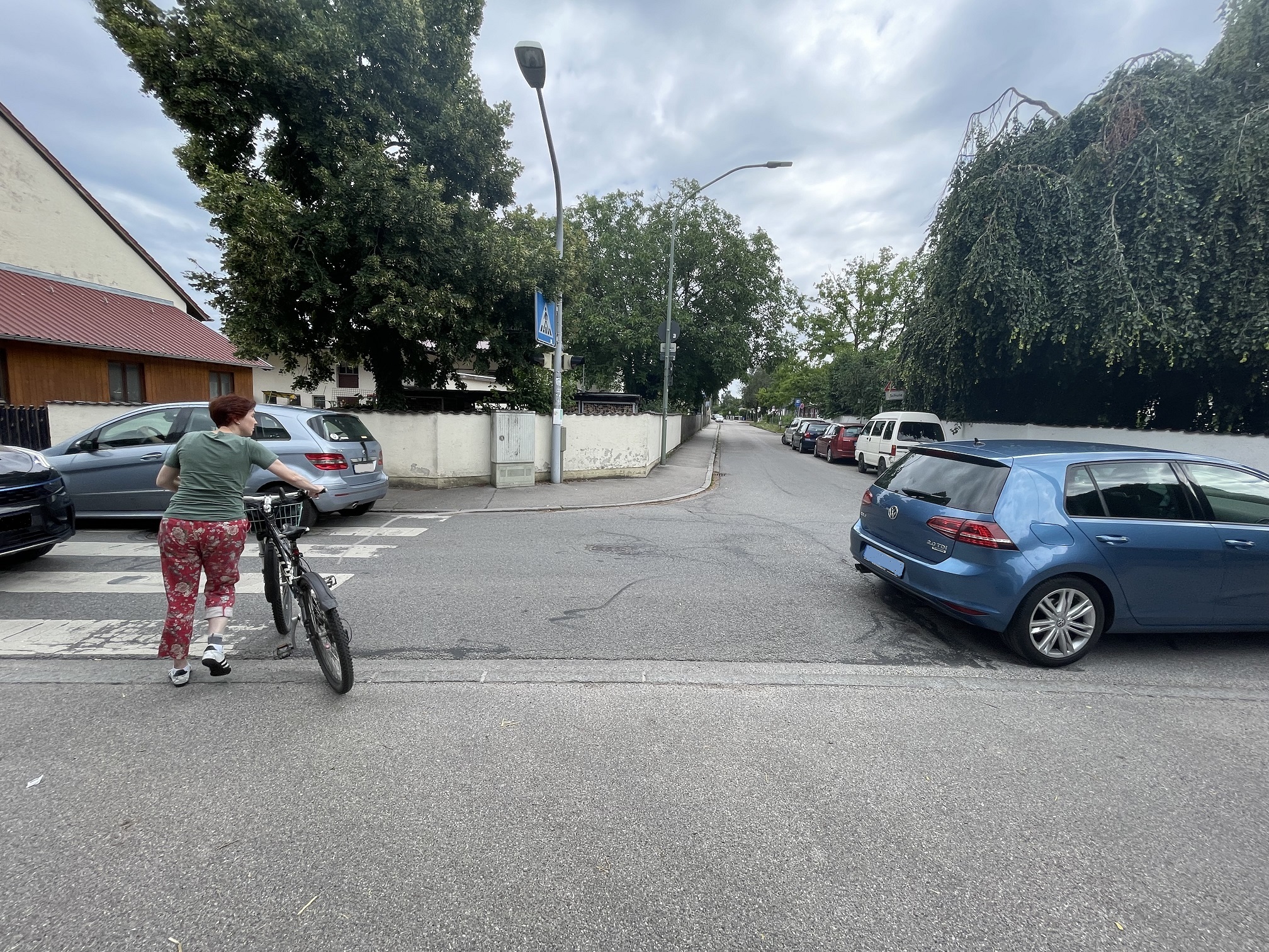 Um das Verkehrschaos zu entschärfen, soll die Stadt über Abhilfe nachdenken.