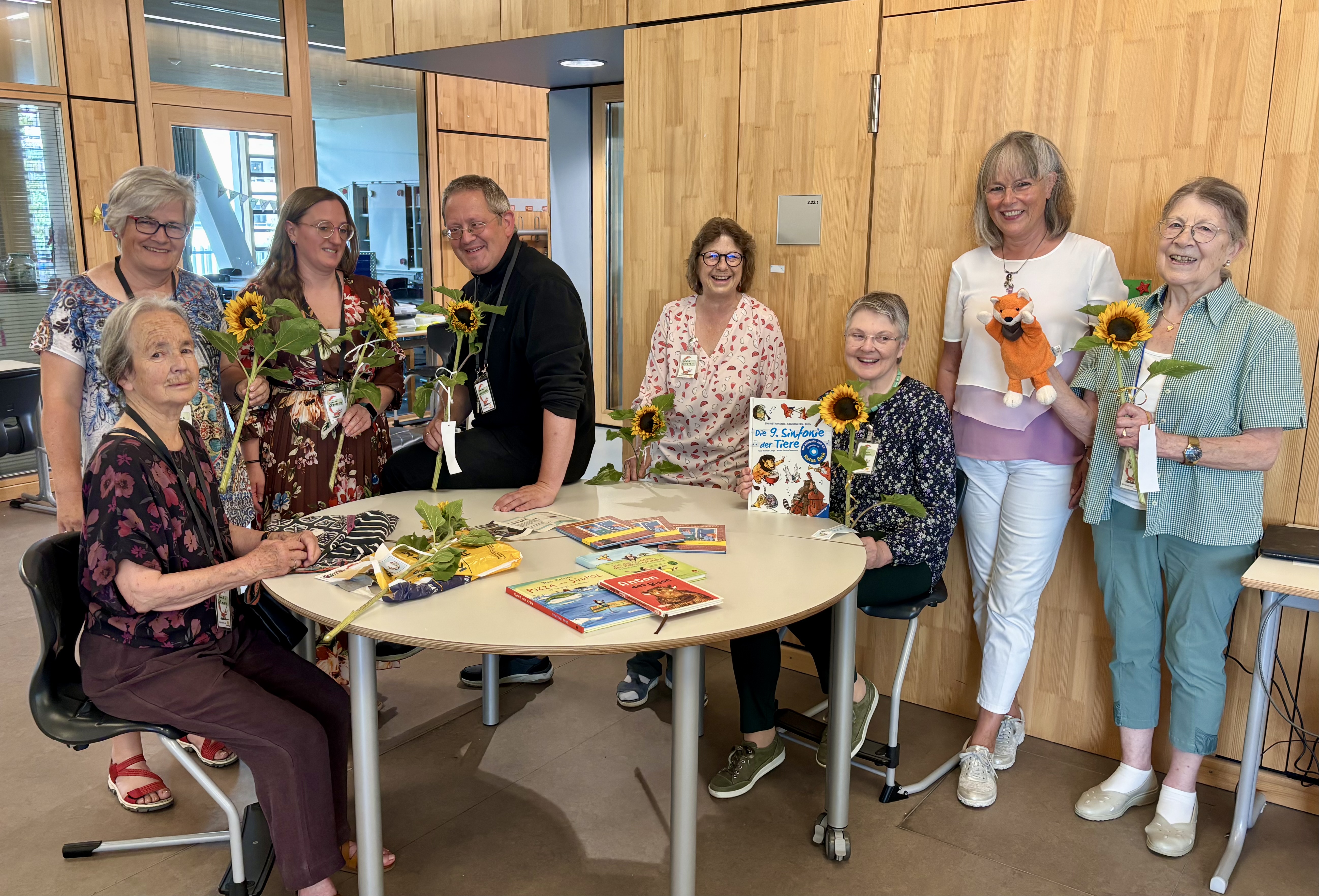 Das Vorleseteam mit Monika Sellmayr, Silke Mostowski, Yvonne Gebhardt, Steven Lundström, Ulrike Scheich, Angelika Baumgärtner, Koordinatorin Anita Bock und Maria Zundel (v.l.).