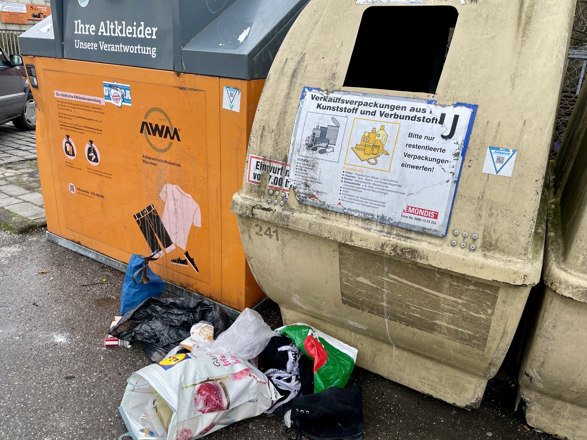 Wenn Wertstoffcontainer abgebaut werden, werden in der Regel die umliegenden Wertstoffstandorte zugemüllt.