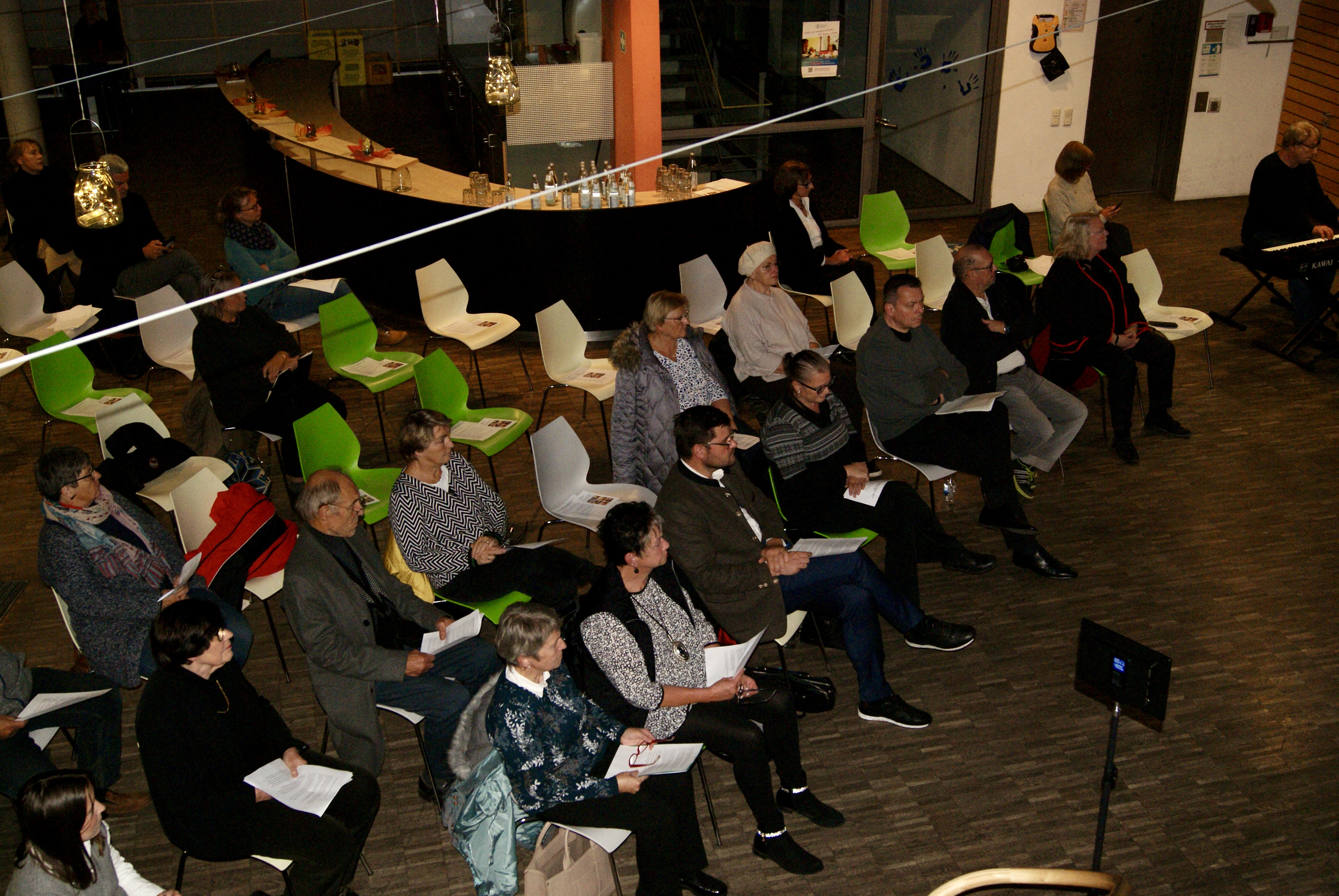 Bewusst gewählt wurden für die Gedenkveranstaltung die Räume des Vereins Helfende Hände am Westkreuz.