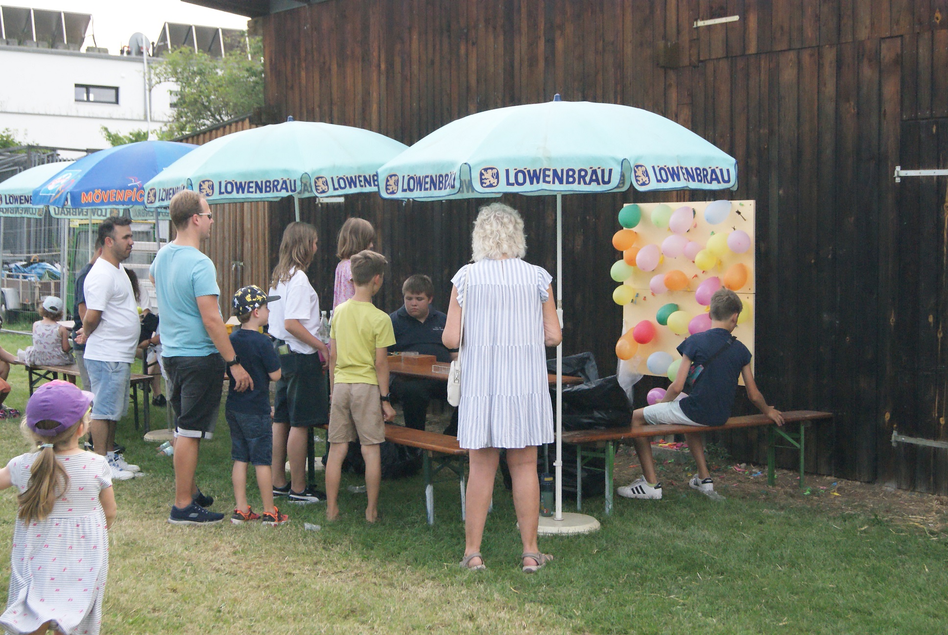 Neben Kinderschminken war auch die Wurfbude sehr gefragt.
