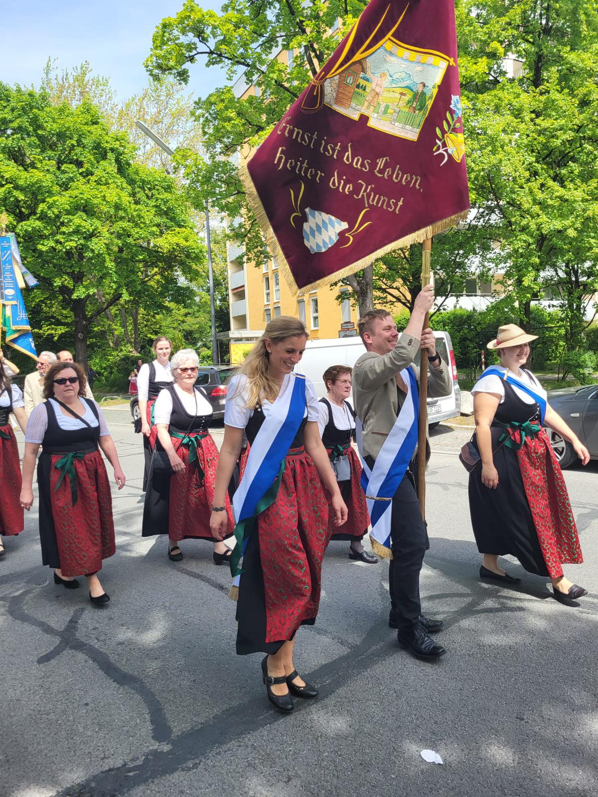 Die Neuaubinger Volksbühne beim Umzug im Mai. © Neuaubinger Volksbühne