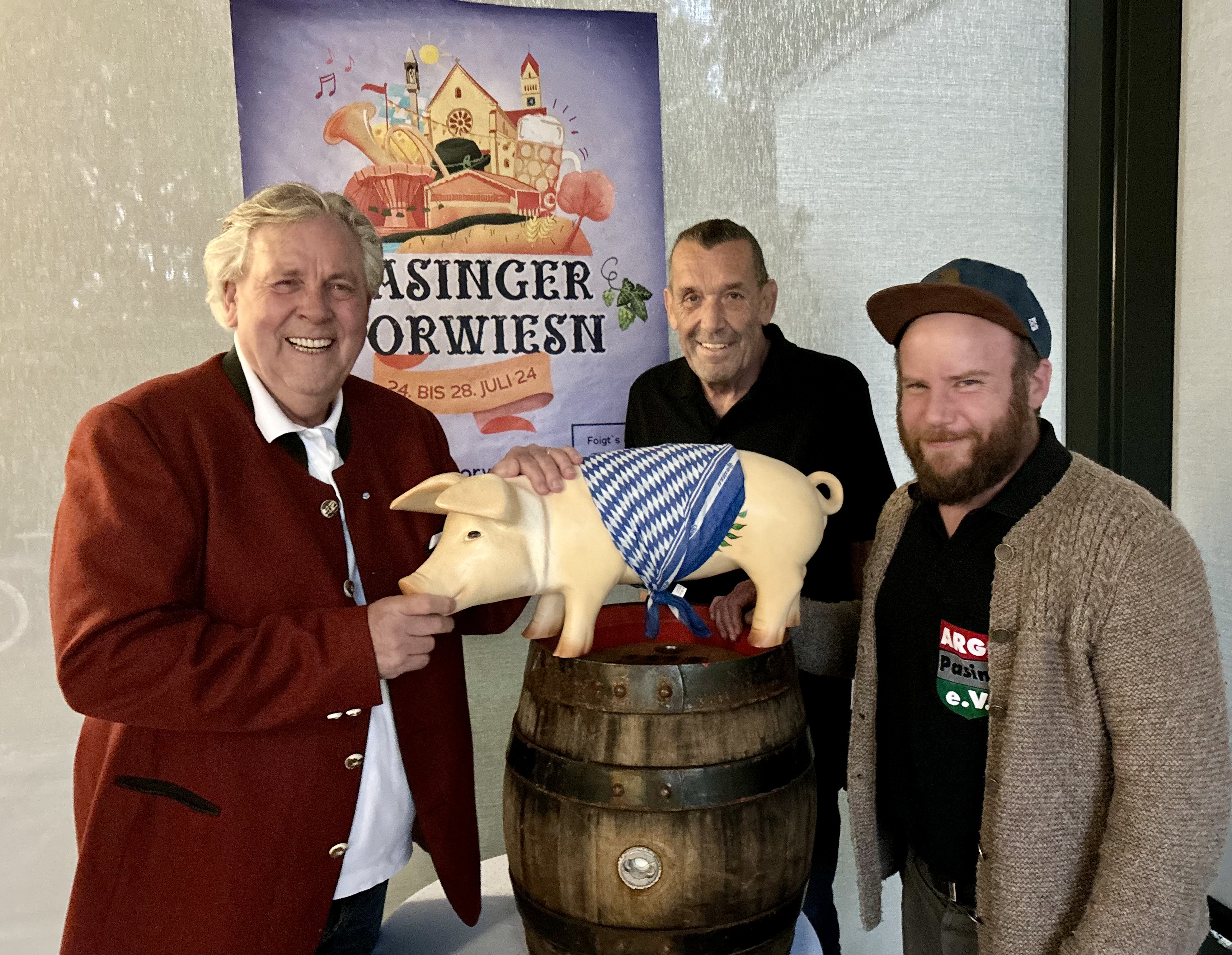 Albert Duin mit Toni Hinkofer und Andreas Kirchmeier vom Wiesnrat (v.l.).