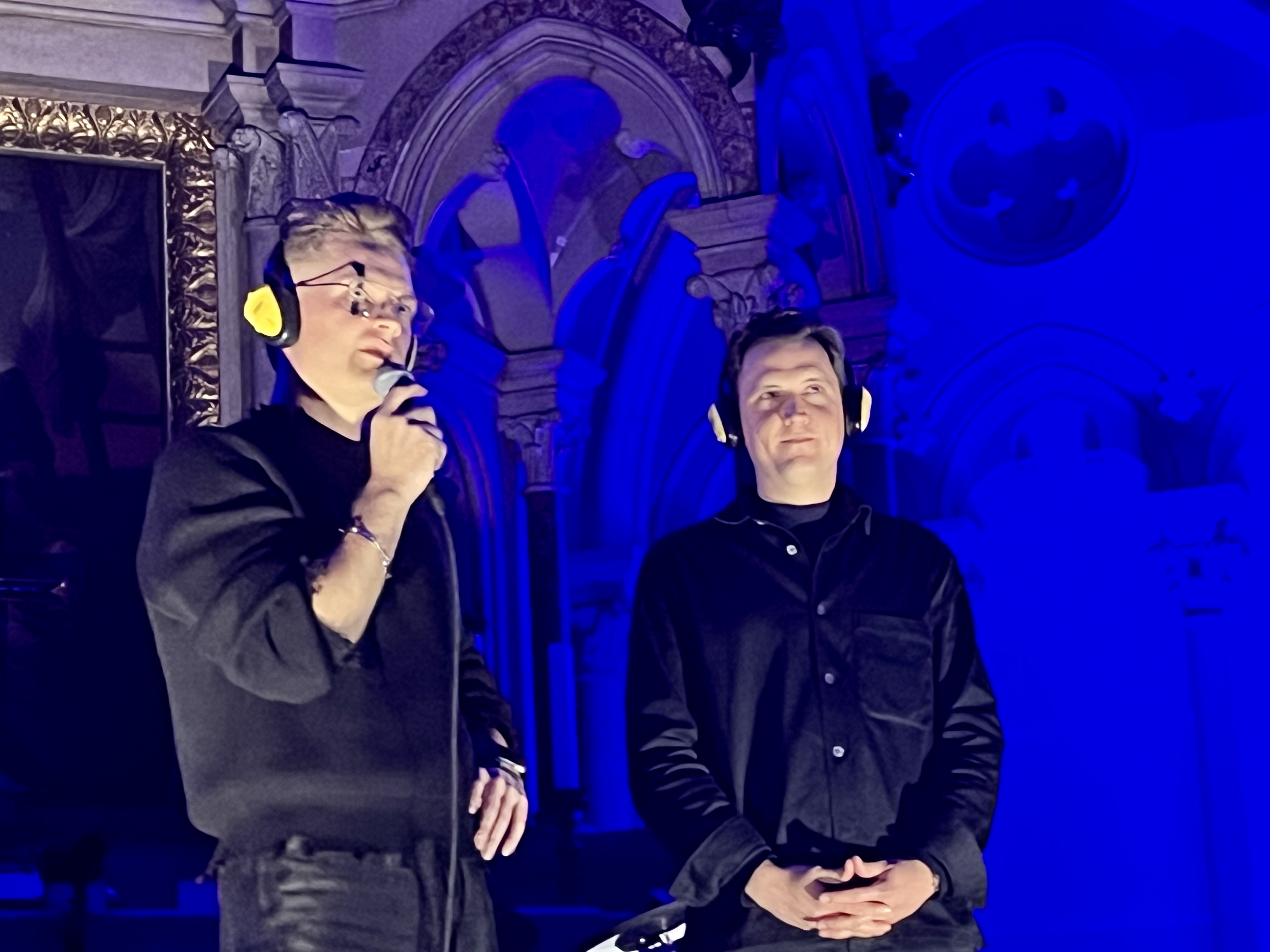 Roman Sladek und Maximilian Mayer (v.l.) begrüßten die über 1.000 Konzertgäste.